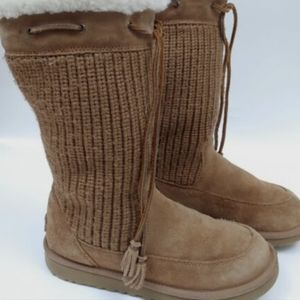 UGG Suburb Crochet Boots Sz 9